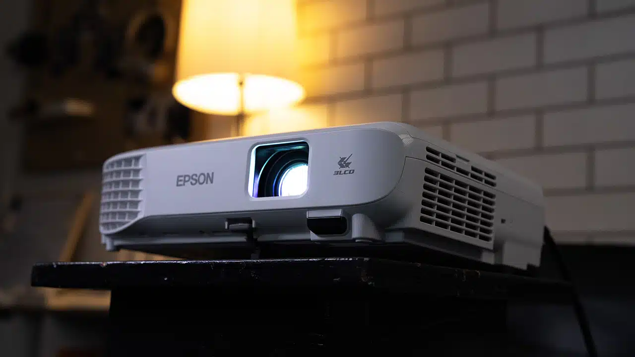 epson EB-E01